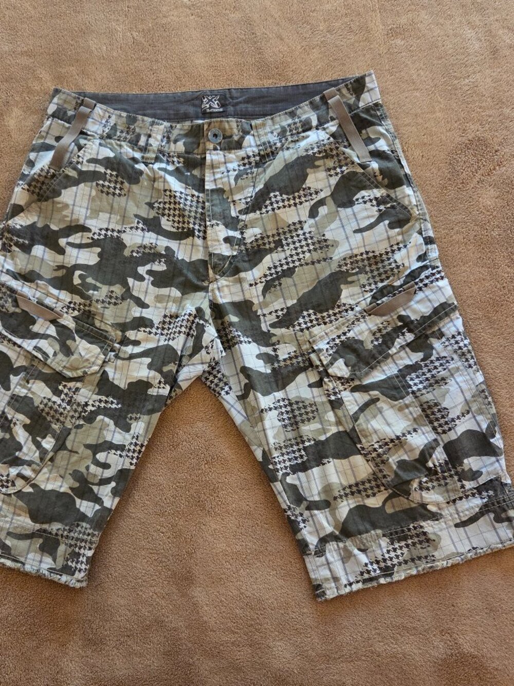 Vintage Y2K Energie Gray Camo Cargo Shorts Mens 34 Hip Hop Streetwear Skater